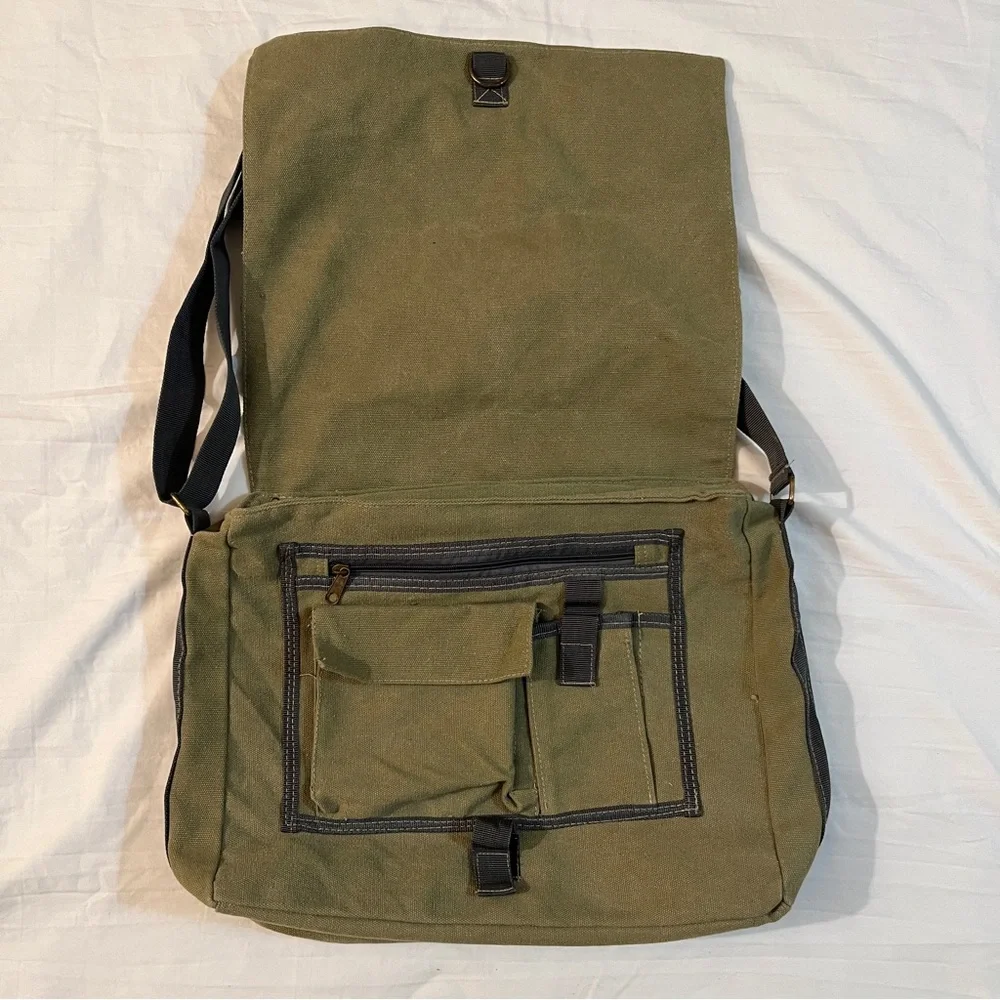 Britney Spears Green Messenger Bag from VIP 2008‎ Circus Tour